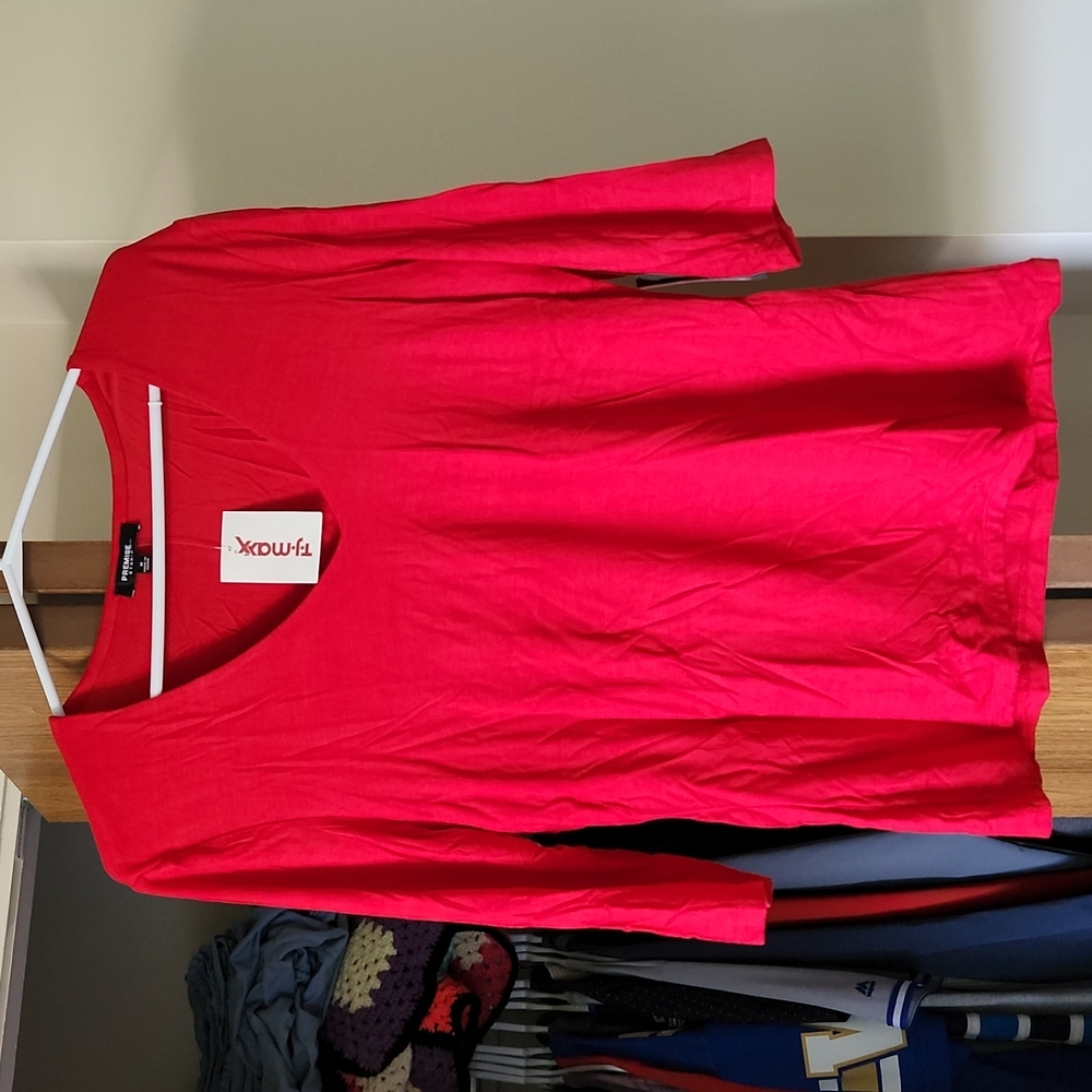 Super Soft Red V-neck 3/4 Sleeve